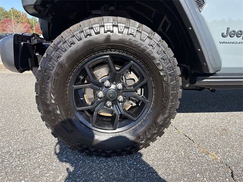 Used 2024 Jeep Wrangler Willys image 11