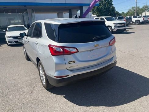 Used 2020 Chevrolet Equinox LS w/ LS Convenience Package FWD image 4