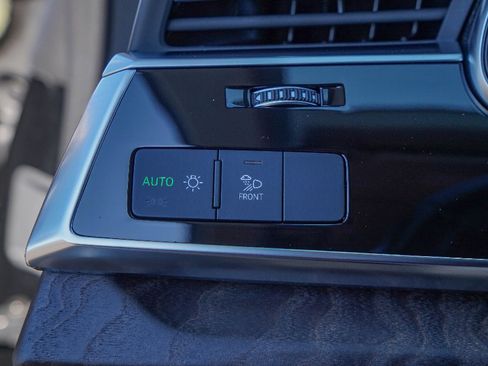 Used 2022 Audi Q8 Premium Plus w/ Premium Plus Package image 20