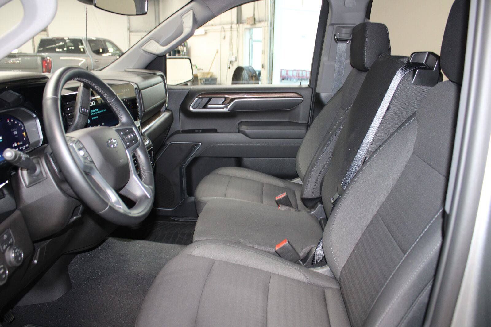 Used 2026 Chevrolet Silverado 1500 RST AWD/4WD image 32