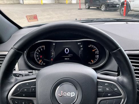 Used 2022 Jeep Grand Cherokee Laredo E AWD/4WD image 18