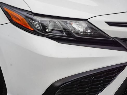 Used 2022 Toyota Camry SE w/ Carpet Mat Package (TMS) FWD image 11