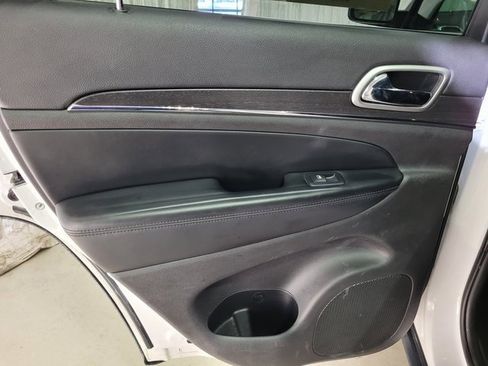 Used 2018 Jeep Grand Cherokee Limited image 50