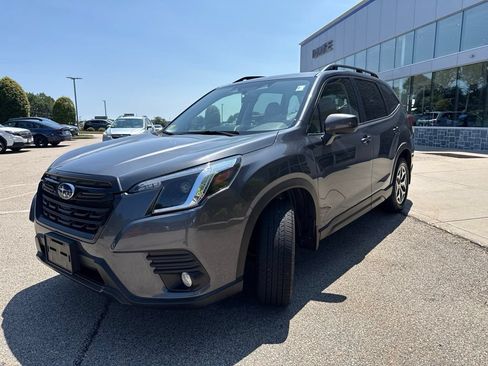 Used 2023 Subaru Forester Premium AWD/4WD image 2