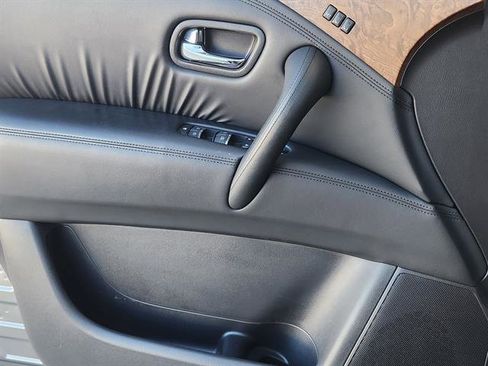 Used 2024 Nissan Armada SL w/ Captain's Chairs Package image 18