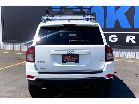 Used 2017 Jeep Compass Latitude AWD/4WD image 4