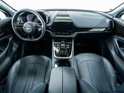 Used 2025 Aston Martin DBX 707 image 25