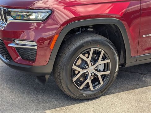 New 2025 Jeep Grand Cherokee Limited w/ Luxury Tech Group II image 8