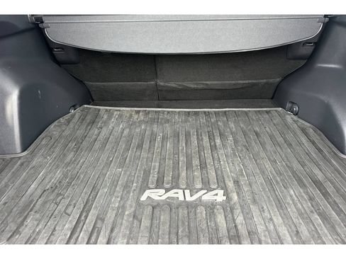 Used 2020 Toyota RAV4 XLE w/ Convenience Package AWD/4WD image 17