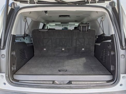 Used 2017 Chevrolet Suburban Premier image 12