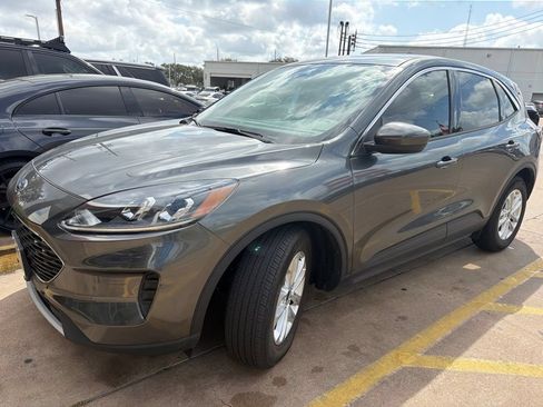 Used 2020 Ford Escape SE FWD image 2