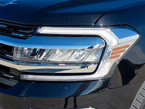 Used 2024 Ford Expedition Limited image 3