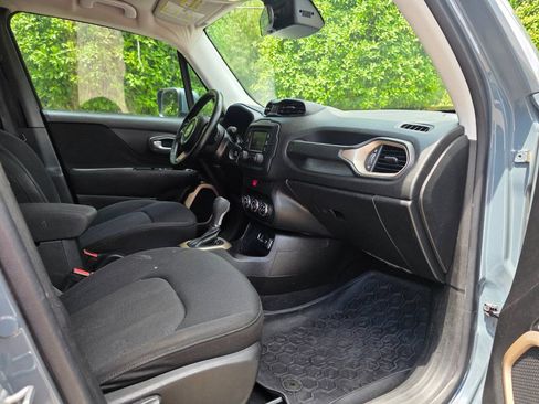 Used 2017 Jeep Renegade Latitude FWD image 28