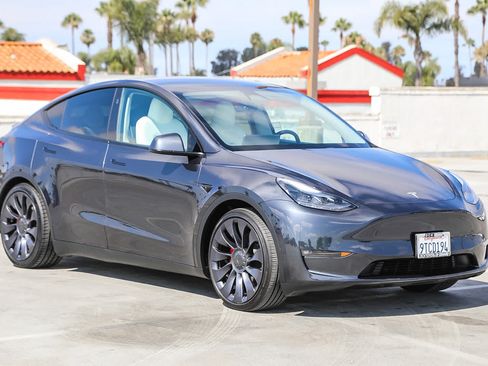 Used 2025 Tesla Model Y Performance AWD/4WD image 4