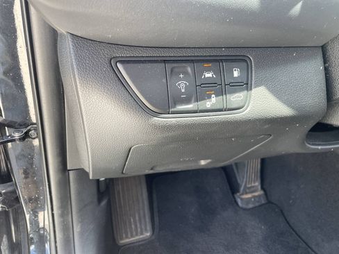 Used 2019 Genesis G70 2.0T Advanced RWD image 16