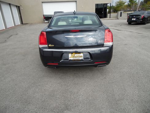 Used 2019 Chrysler 300 Limited image 4