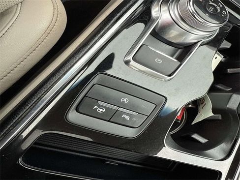 Used 2019 Ford Edge Titanium w/ Equipment Group 301A image 24