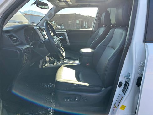 Used 2019 Toyota 4Runner SR5 Premium image 11