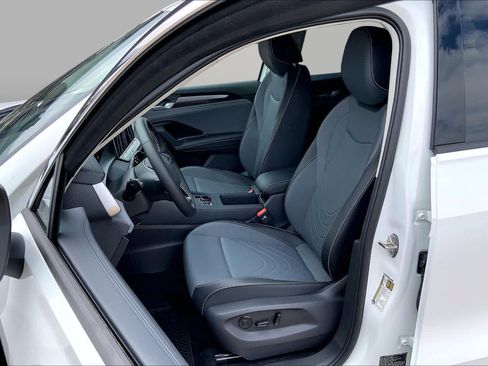 New 2026 Volkswagen Tiguan SE AWD/4WD image 9