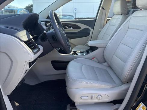 Used 2022 GMC Terrain Denali w/ Black Diamond Edition image 4