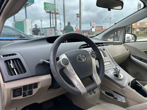 Used 2013 Toyota Prius Three image 3