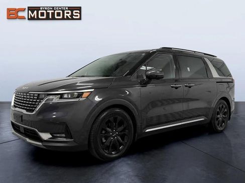 Used 2023 Kia Carnival SX Prestige image 2