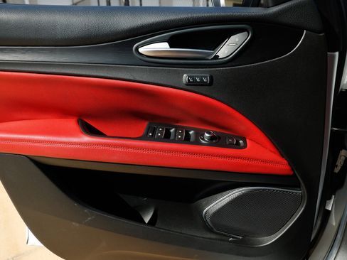 Used 2018 Alfa Romeo Stelvio AWD image 47