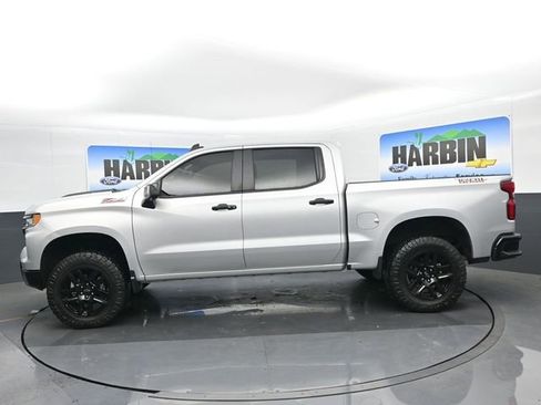 Used 2022 Chevrolet Silverado 1500 LT Trail Boss w/ LT Trail Boss Premium Package AWD/4WD image 2