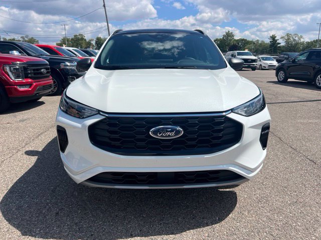 Certified 2024 Ford Escape ST-Line w/ Tech Pack #1 AWD/4WD image 2