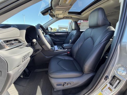 New 2026 Toyota Highlander Limited AWD/4WD image 10