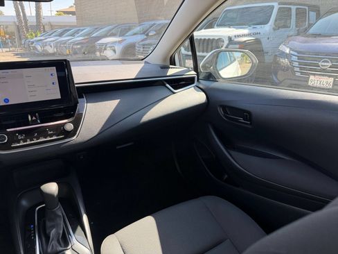 Used 2025 Toyota Corolla LE FWD image 33