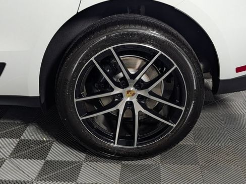 New 2026 Porsche Macan AWD/4WD image 12