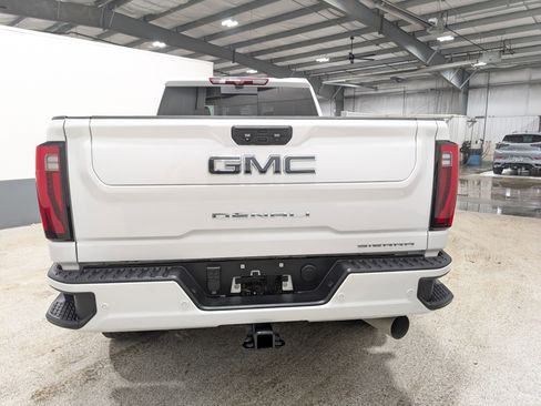 Used 2024 GMC Sierra 2500 Denali Ultimate image 4