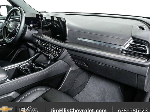 Certified 2025 Chevrolet Traverse LT FWD image 22