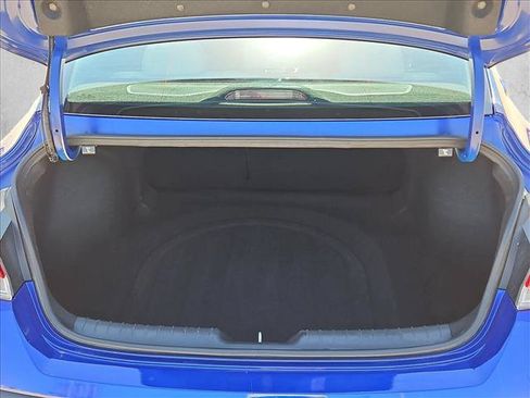 Used 2025 Hyundai Elantra Limited FWD image 6