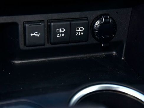 Certified 2021 Toyota Highlander XLE image 26