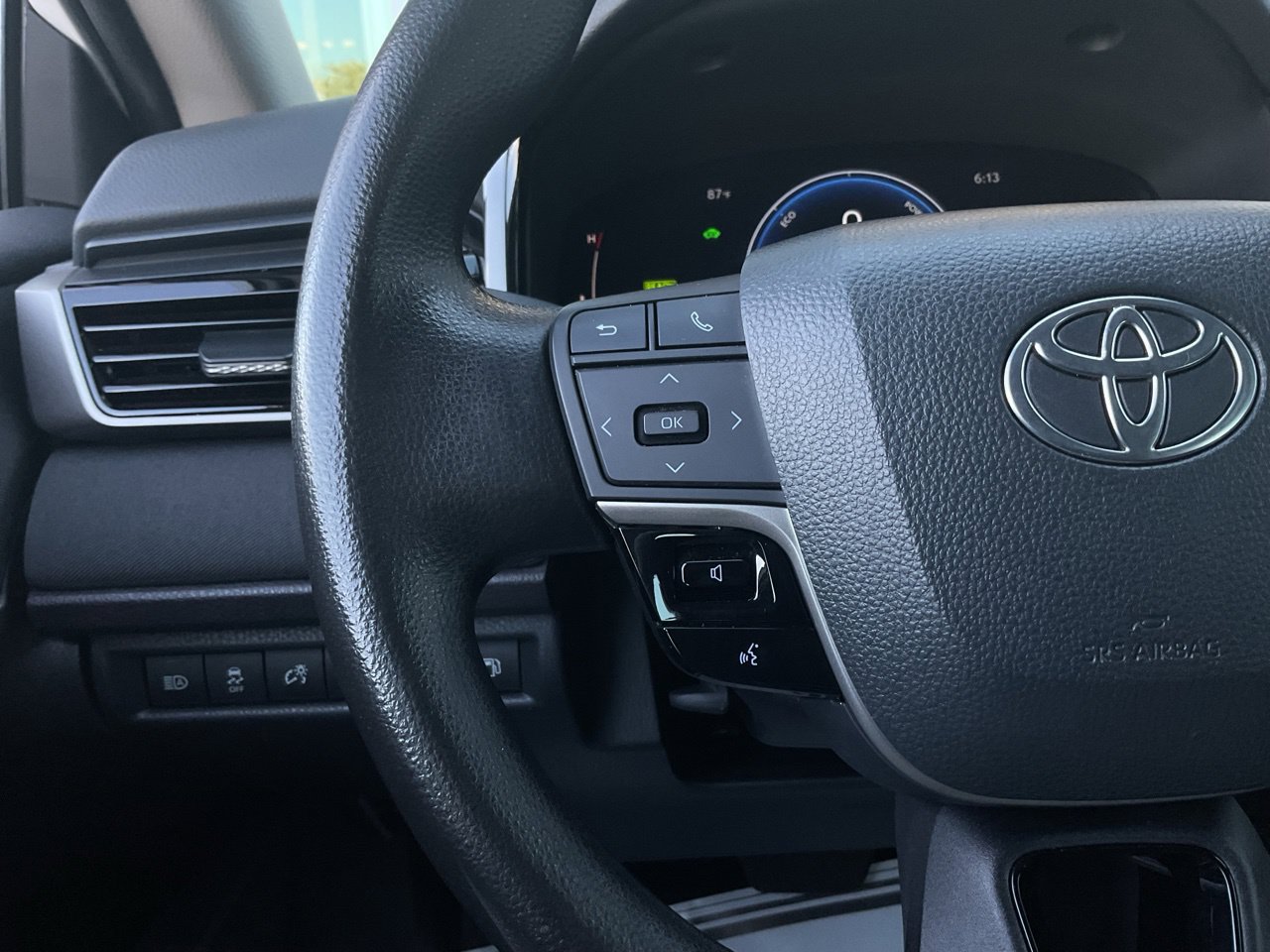Used 2025 Toyota Camry LE FWD image 30