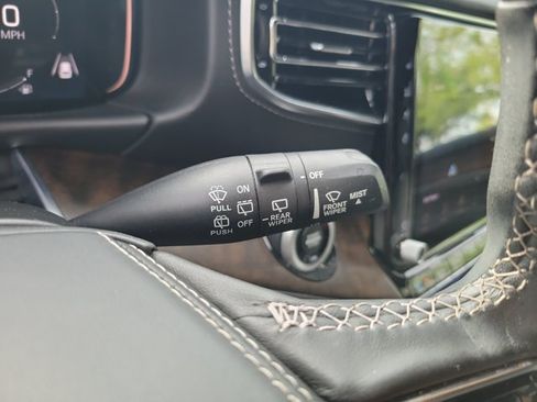 Used 2022 Jeep Grand Wagoneer Series II AWD/4WD image 29