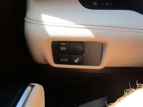 Used 2020 Toyota Highlander Limited image 35