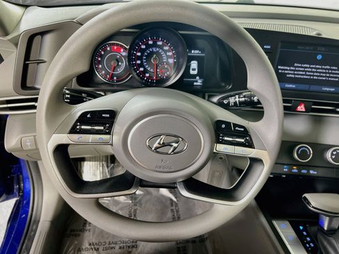 Used 2023 Hyundai Elantra SE FWD image 11