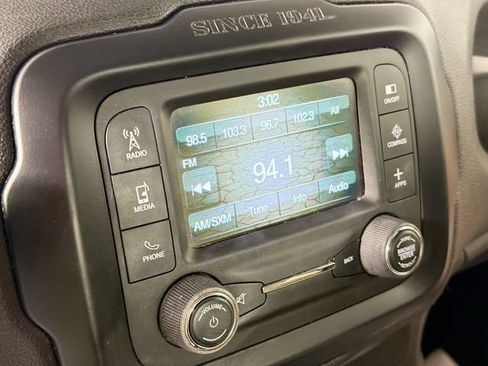 Used 2016 Jeep Renegade Latitude w/ Popular Equipment Group AWD/4WD image 14