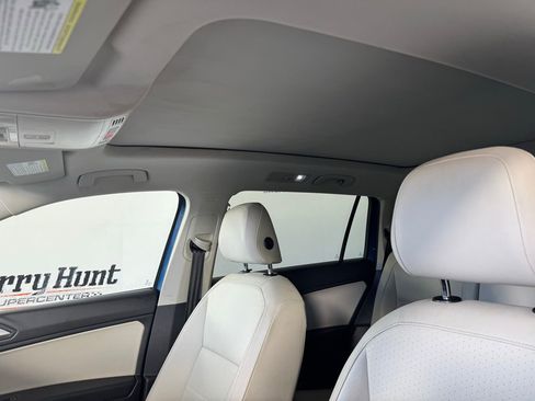 Used 2020 Volkswagen Tiguan SEL image 4