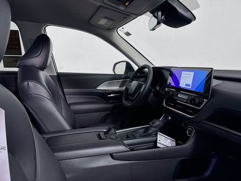 New 2026 Toyota Grand Highlander XLE image 33