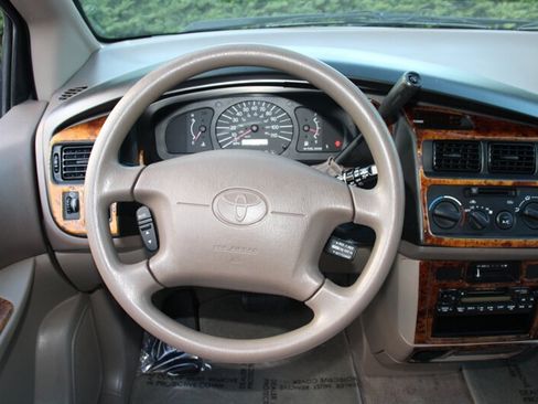 Used 1999 Toyota Sienna CE FWD image 19