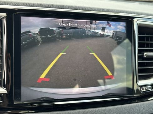 Used 2024 Chrysler Pacifica Touring-L image 30