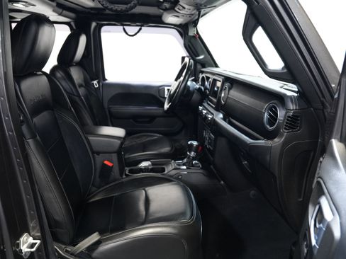 Used 2018 Jeep Wrangler Unlimited Sahara w/ Safety Group AWD/4WD image 32