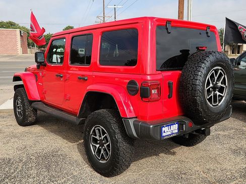 Used 2023 Jeep Wrangler Unlimited Sahara AWD/4WD image 3