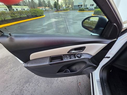 Used 2013 Chevrolet Cruze LS image 38