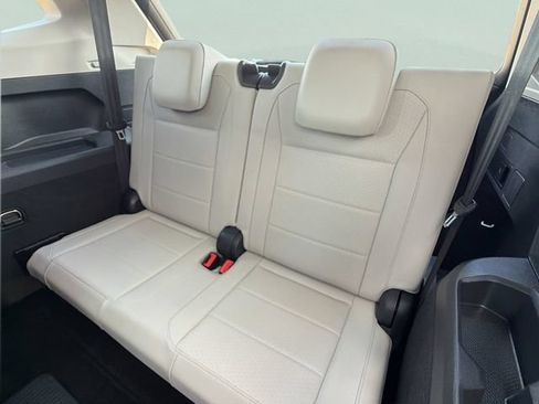 Used 2021 Volkswagen Tiguan SE w/ Panoramic Sunroof Package AWD/4WD image 18
