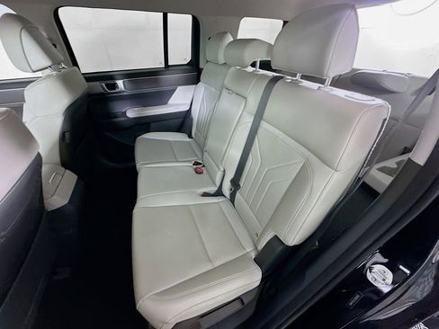 Used 2025 Hyundai Santa Fe SEL FWD image 27